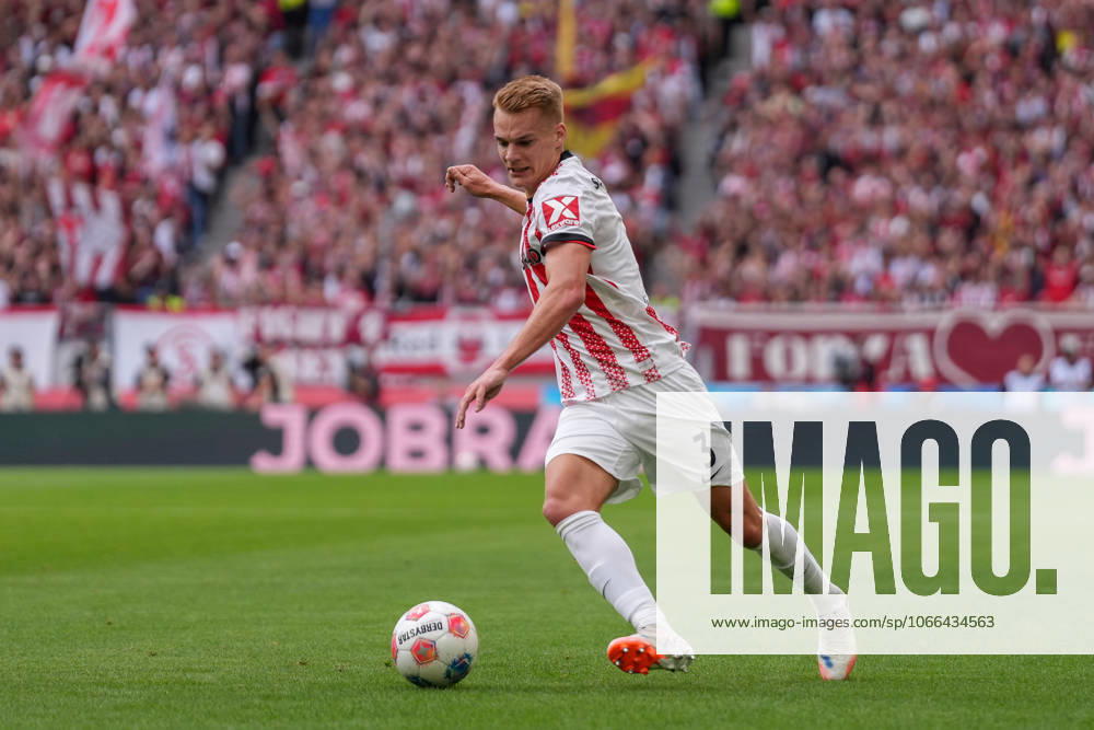 Philipp Lienhart SC Freiburg, 03 on the ball , Germany, Soccer, 1 Bundesliga, Matchday 3, 2025 2026, SC Freiburg vs VfB Stuttgart, 13 09 2025, Europa Park Stadion, Freiburg, Germany DFL REGULATIONS PROHIBIT ANY USE OF PHOTOGRAPHS AS IMAGE SEQUENCES AND OR QUASI VIDEO Freiburg Europa Park Stadion Baden Württemberg Germany