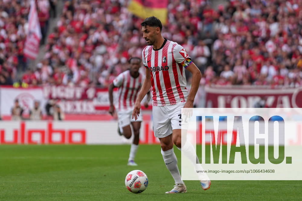 Vincenzo Grifo SC Freiburg, 32 on the ball , Germany, Soccer, 1 Bundesliga, Matchday 3, 2025 2026, SC Freiburg vs VfB Stuttgart, 13 09 2025, Europa Park Stadion, Freiburg, Germany DFL REGULATIONS PROHIBIT ANY USE OF PHOTOGRAPHS AS IMAGE SEQUENCES AND OR QUASI VIDEO Freiburg Europa Park Stadion Baden Württemberg Germany