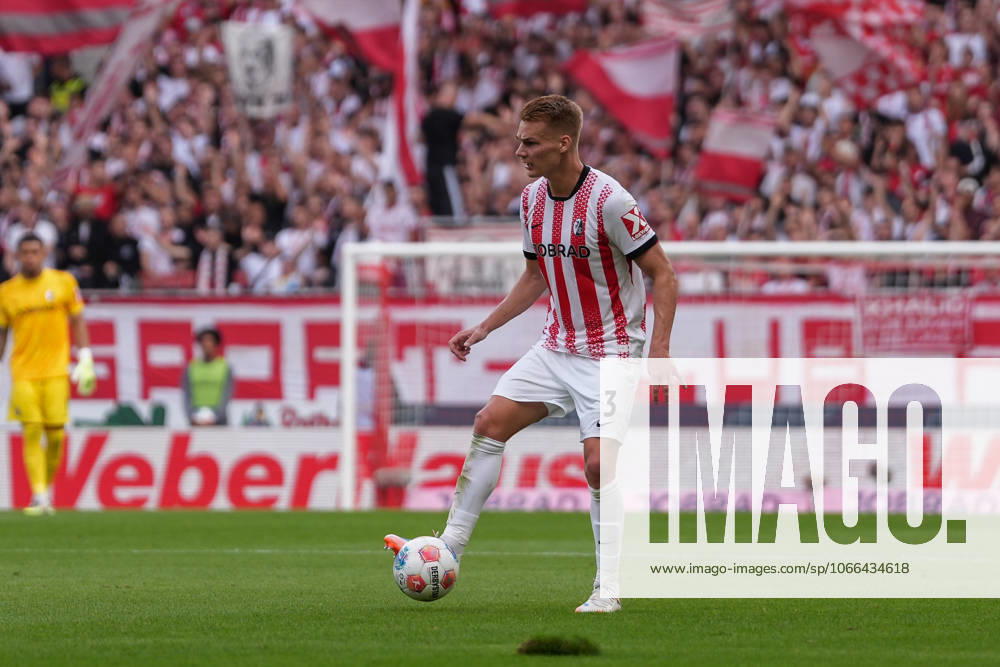 Philipp Lienhart SC Freiburg, 03 on the ball , Germany, Soccer, 1 Bundesliga, Matchday 3, 2025 2026, SC Freiburg vs VfB Stuttgart, 13 09 2025, Europa Park Stadion, Freiburg, Germany DFL REGULATIONS PROHIBIT ANY USE OF PHOTOGRAPHS AS IMAGE SEQUENCES AND OR QUASI VIDEO Freiburg Europa Park Stadion Baden Württemberg Germany