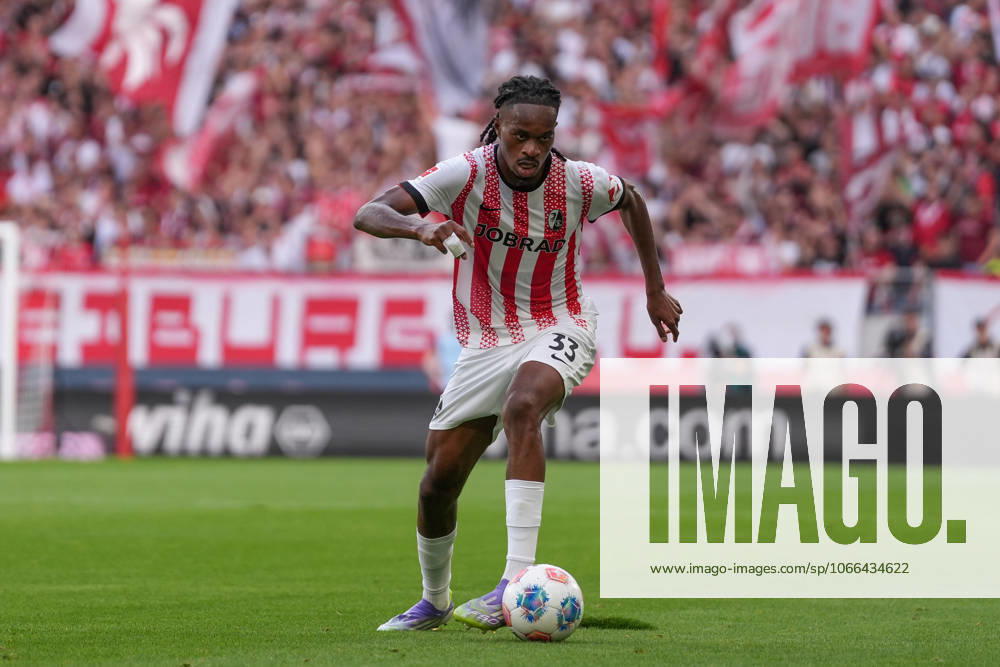 Jordy Makengo SC Freiburg, 33 on the ball , Germany, Soccer, 1 Bundesliga, Matchday 3, 2025 2026, SC Freiburg vs VfB Stuttgart, 13 09 2025, Europa Park Stadion, Freiburg, Germany DFL REGULATIONS PROHIBIT ANY USE OF PHOTOGRAPHS AS IMAGE SEQUENCES AND OR QUASI VIDEO Freiburg Europa Park Stadion Baden Württemberg Germany