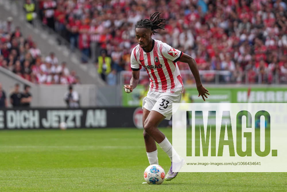 Jordy Makengo SC Freiburg, 33 on the ball , Germany, Soccer, 1 Bundesliga, Matchday 3, 2025 2026, SC Freiburg vs VfB Stuttgart, 13 09 2025, Europa Park Stadion, Freiburg, Germany DFL REGULATIONS PROHIBIT ANY USE OF PHOTOGRAPHS AS IMAGE SEQUENCES AND OR QUASI VIDEO Freiburg Europa Park Stadion Baden Württemberg Germany