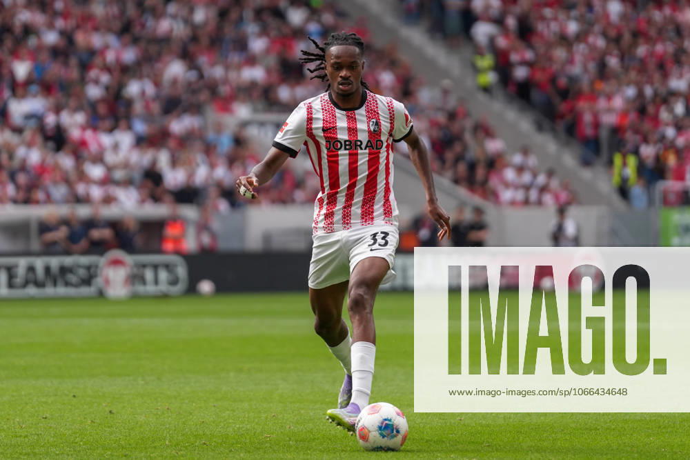 Jordy Makengo SC Freiburg, 33 on the ball , Germany, Soccer, 1 Bundesliga, Matchday 3, 2025 2026, SC Freiburg vs VfB Stuttgart, 13 09 2025, Europa Park Stadion, Freiburg, Germany DFL REGULATIONS PROHIBIT ANY USE OF PHOTOGRAPHS AS IMAGE SEQUENCES AND OR QUASI VIDEO Freiburg Europa Park Stadion Baden Württemberg Germany