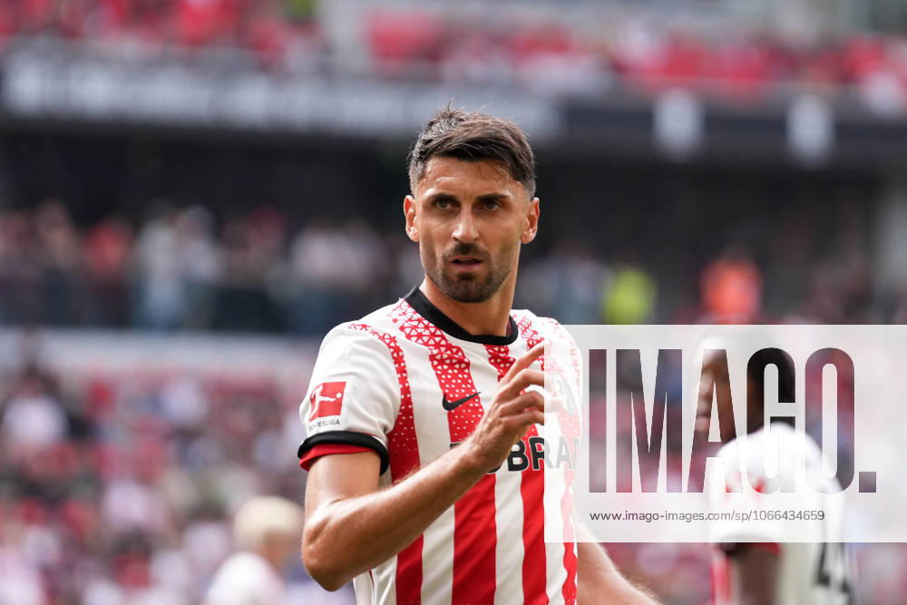 Vincenzo Grifo SC Freiburg, 32 , Germany, Soccer, 1 Bundesliga, Matchday 3, 2025 2026, SC Freiburg vs VfB Stuttgart, 13 09 2025, Europa Park Stadion, Freiburg, Germany DFL REGULATIONS PROHIBIT ANY USE OF PHOTOGRAPHS AS IMAGE SEQUENCES AND OR QUASI VIDEO Freiburg Europa Park Stadion Baden Württemberg Germany