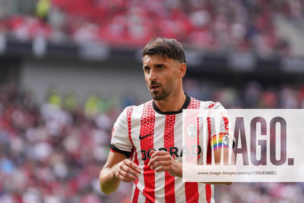 Vincenzo Grifo SC Freiburg, 32 , Germany, Soccer, 1 Bundesliga, Matchday 3, 2025 2026, SC Freiburg vs VfB Stuttgart, 13 09 2025, Europa Park Stadion, Freiburg, Germany DFL REGULATIONS PROHIBIT ANY USE OF PHOTOGRAPHS AS IMAGE SEQUENCES AND OR QUASI VIDEO Freiburg Europa Park Stadion Baden Württemberg Germany