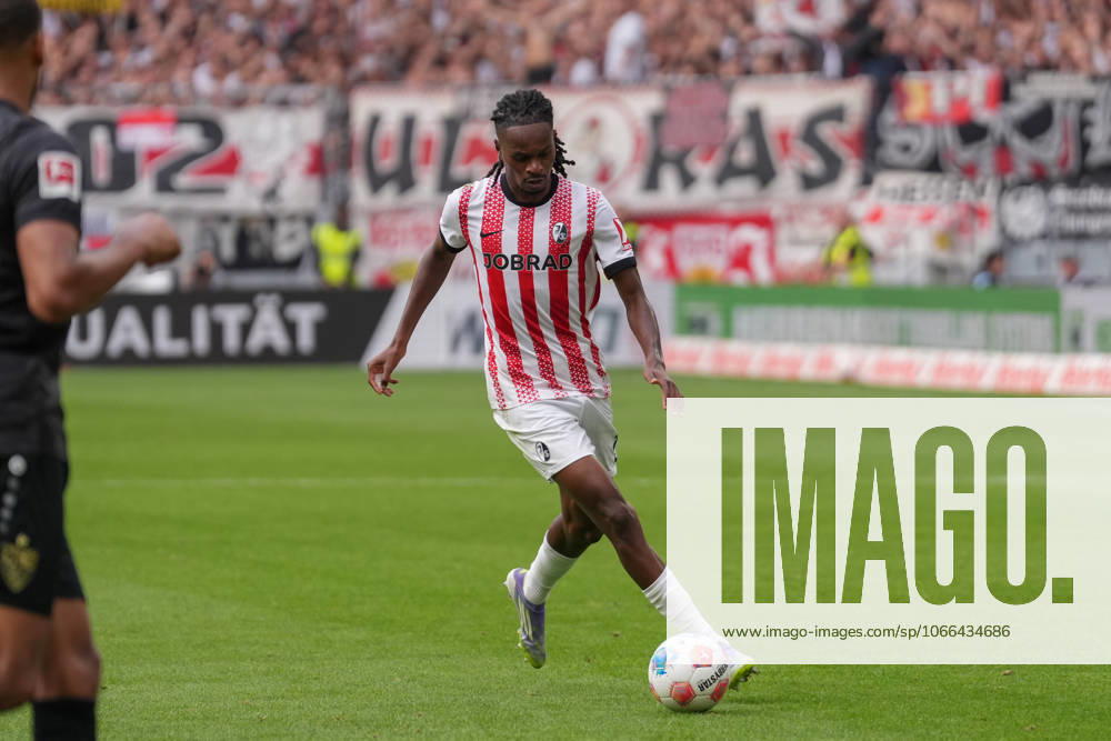 Jordy Makengo SC Freiburg, 33 on the ball , Germany, Soccer, 1 Bundesliga, Matchday 3, 2025 2026, SC Freiburg vs VfB Stuttgart, 13 09 2025, Europa Park Stadion, Freiburg, Germany DFL REGULATIONS PROHIBIT ANY USE OF PHOTOGRAPHS AS IMAGE SEQUENCES AND OR QUASI VIDEO Freiburg Europa Park Stadion Baden Württemberg Germany