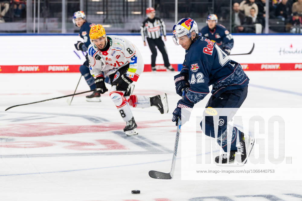 Yasin Ehliz EHC Red Bull Muenchen, 42 GER, EHC Red Bull Muenchen vs Fischtown Pinguins Bremerhaven, Ice Hockey, DEL, Matchday 2, Season 2025 2026, 14 09 2025 GER, EHC Red Bull Muenchen vs Fischtown Pinguins Bremerhaven, Ice Hockey, DEL, Matchday 2, Season 2025 2026, 14 09 2025 Muenchen