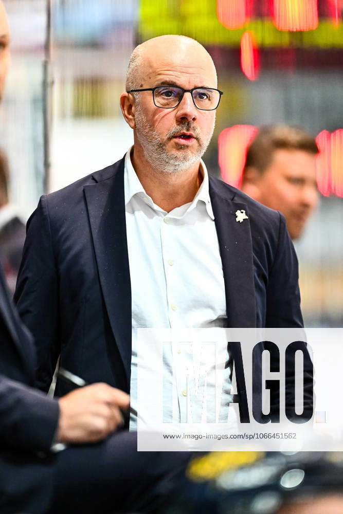 Stefan Nyman Head Coach, Headcoach, Iserlohn Roosters , GER, Iserlohn Roosters vs Schwenninger Wild Wings, Ice Hockey, Penny DEL, 02 Matchday, Season 2025 2026, 14 09 2025, GER, Iserlohn Roosters vs Schwenninger Wild Wings, Ice Hockey, Penny DEL, 02 Matchday, Season 2025 2026, 14 09 2025 Iserlohn
