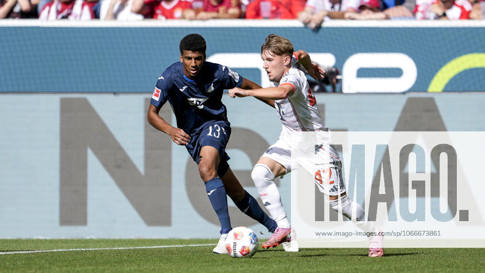 V li Bernardo Fernandes da Silva Junior Hoffenheim, 13 , Lennart Karl FC Bayern, 42 , duel, duel, tackle, tackling, dynamics, action, 20 09 2025, Sinsheim Germany , Football, Bundesliga, TSG 1899 Hoffenheim FC Bayern München, DFB DFL REGULATIONS PROHIBIT ANY USE OF PHOTOGRAPHS AS IMAGE SEQUENCES AND OR QUASI VIDEO