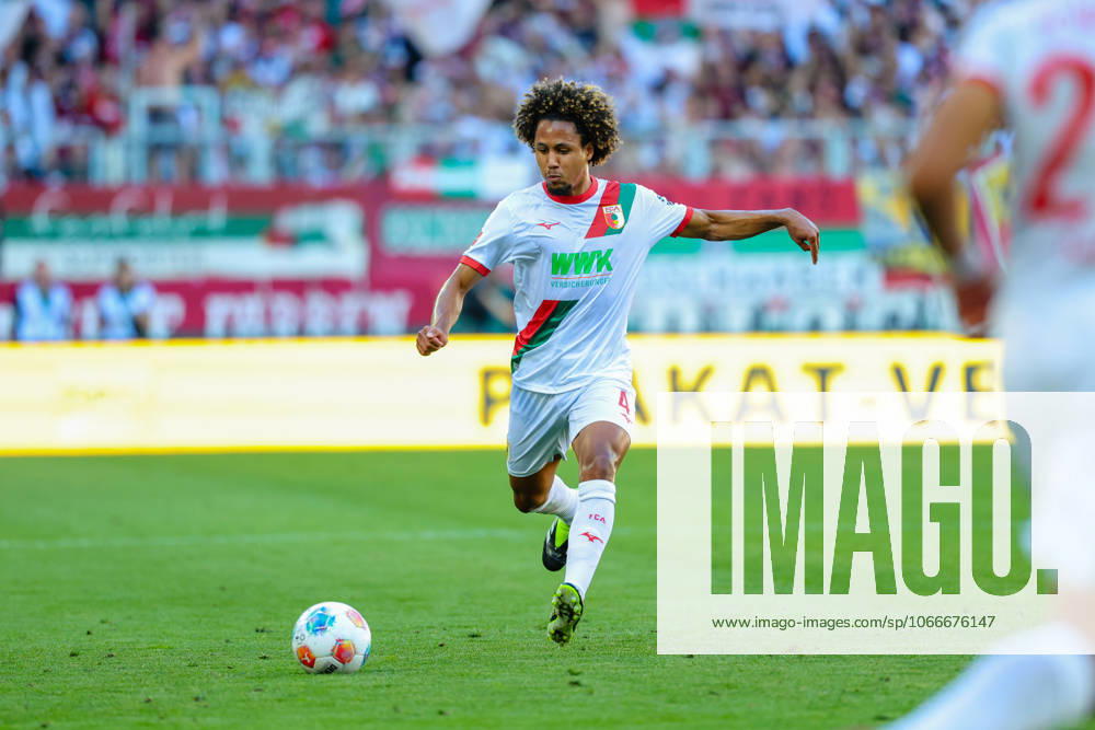 Han Noah Massengo 4, FC Augsburg at the match between FC Augsburg v 1 FSV Mainz 05, Football, Men, Bundesliga, 2025 2026, Matchday 4 on 20 09 2025 in Augsburg, WWK Arena DFL and DFB regulations prohibit any use of photographs as image sequences and or quasi video Bayern Germany