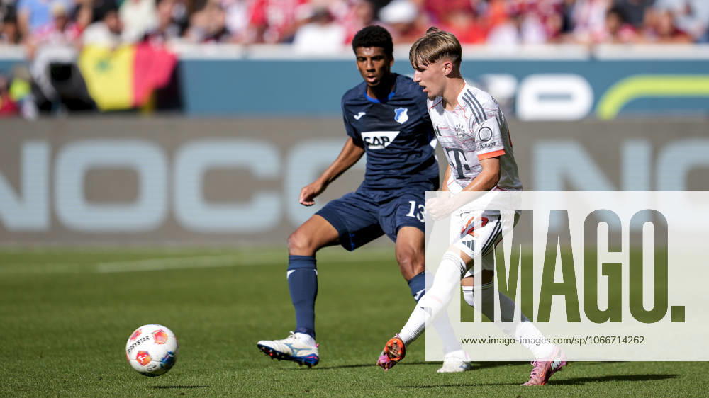V li Bernardo Fernandes da Silva Junior Hoffenheim, 13 , Lennart Karl FC Bayern, 42 , duel, duel, tackle, tackling, dynamics, action, 20 09 2025, Sinsheim Germany , Football, Bundesliga, TSG 1899 Hoffenheim FC Bayern München, DFB DFL REGULATIONS PROHIBIT ANY USE OF PHOTOGRAPHS AS IMAGE SEQUENCES AND OR QUASI VIDEO