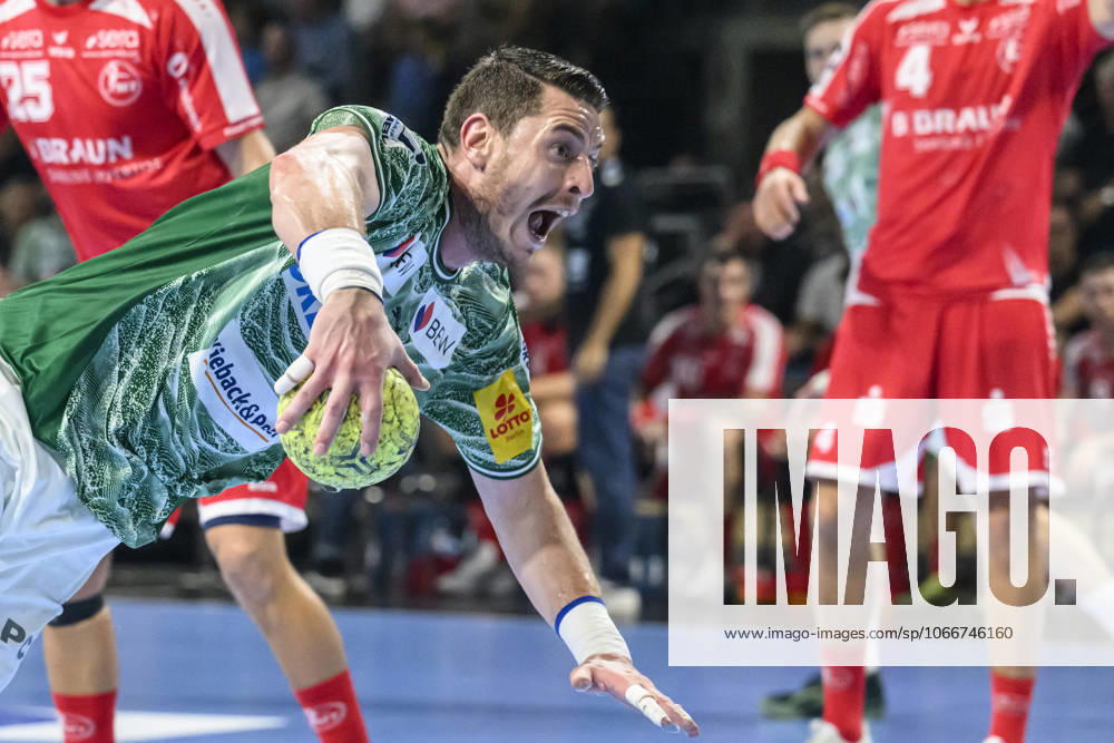 In the picture from l Mijajlo Marsenic Fuechse Berlin , goes for goal, GER, Berlin, Handball, Fuechse Berlin vs MT Melsungen, DAIKIN Handball Bundesliga, in der Max Schmeling Halle, 21 09 2025,