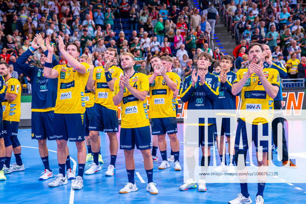 V l , TSV Hannover Burgdorf green vs Rhein Neckar Löwen yellow on matchday 5 of the 2025 2026 season in the DAIKIN Handball Bundesliga 21 09 2025, ZAG Arena Hannover, GER ,
