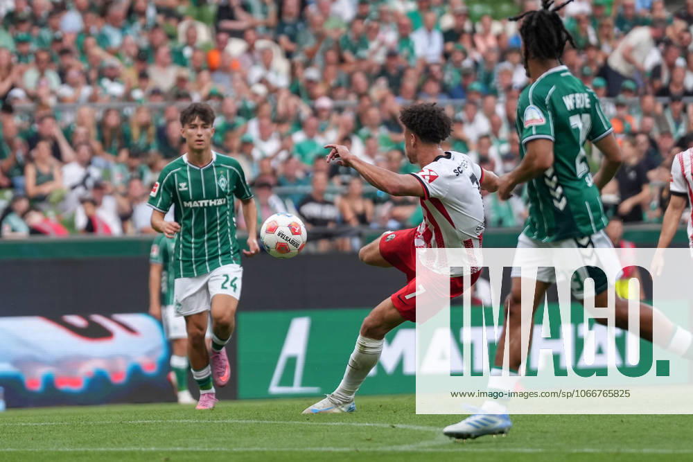 Derry Scherhant SC Freiburg, 07 on the ball , Germany, Football, 1 Bundesliga, Matchday 4, 2025 2026, SV Werder Bremen vs SC Freiburg, 20 09 2025, Weserstadion, Bremen, Germany DFL REGULATIONS PROHIBIT ANY USE OF PHOTOGRAPHS AS IMAGE SEQUENCES AND OR QUASI VIDEO Bremen Weserstadion Bremen Germany