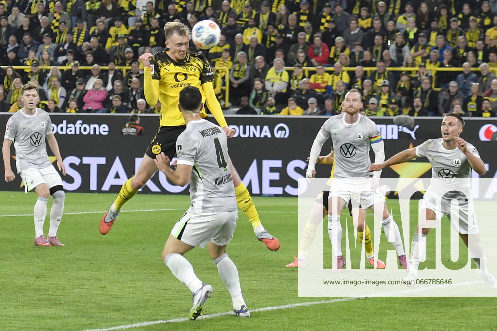 Penalty area scene Goal chance by Maximilian Beier Dortmund 14 21 09 2025 Football Borussia Dortmund vs VfL Wolfsburg, Signal Iduna Park, Dortmund, DFB DFL REGULATIONS PROHIBIT ANY USE OF PHOTOGRAPHS AS IMAGE SEQUENCES AND OR QUASI VIDEO