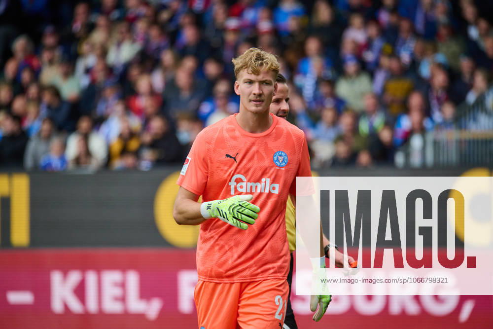 Soccer, Men, 2 BL Bundesliga , Season 2025 2026, Holstein Kiel Karlsruher SC, 6 Matchday Goalkeeper Jonas Krumrey Kiel, Holstein Stadion Holstein Stadion Schleswig Holstein Germany