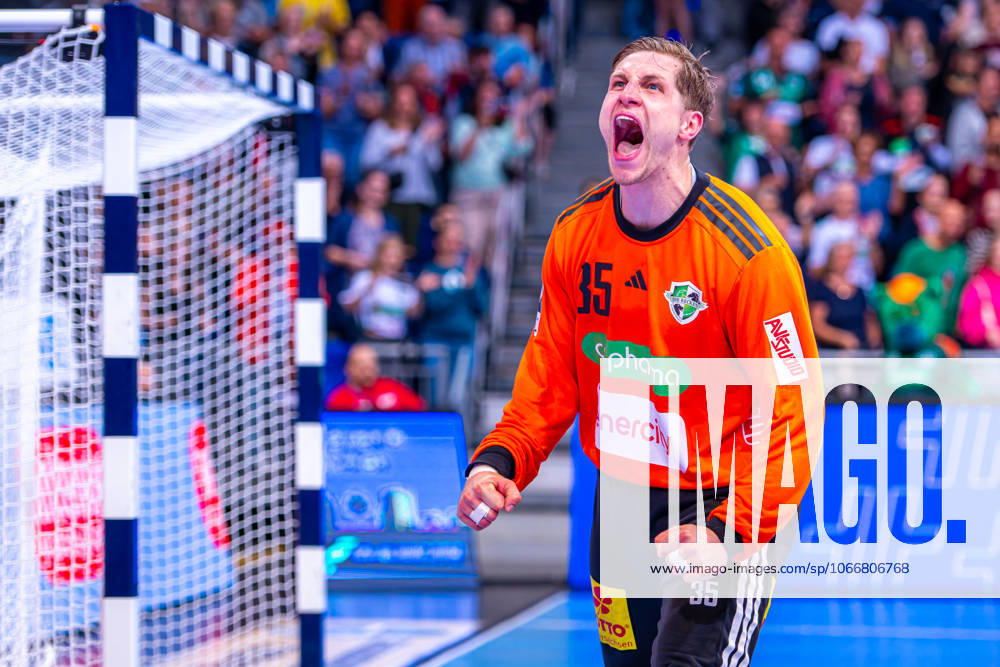 Joel Birlehm TSV Hannover Burgdorf, No. 35 v l , TSV Hannover Burgdorf green against Rhein Neckar Löwen yellow on matchday 5 of the 2025 2026 season in the DAIKIN Handball Bundesliga 21 09 2025, ZAG Arena Hannover, GER ,