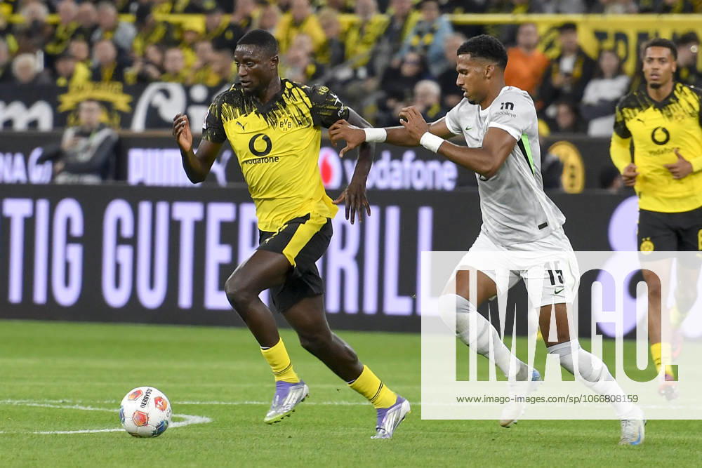 V li in duel Serhou Guirassy Dortmund 9 Moritz Jenz Wolfsburg 15 21 09 2025 Soccer Borussia Dortmund vs VfL Wolfsburg, Signal Iduna Park, Dortmund, DFB DFL REGULATIONS PROHIBIT ANY USE OF PHOTOGRAPHS AS IMAGE SEQUENCES AND OR QUASI VIDEO