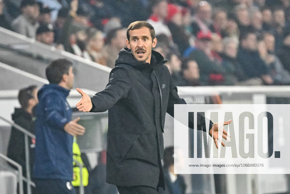 Julian Schuster SC Freiburg, coach with emotion GER, SC Freiburg FC Basel, football, Europa League, 1 matchday, 2025 2026 season, 24 09 2025 GER, SC Freiburg FC Basel, football, Europa League, 1 matchday, 2025 2026 season, 24 09 2025 Freiburg
