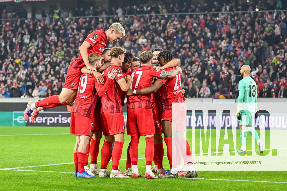 Cheers for the 2-0 goal by Maximilian Eggestein SC Freiburg, 08 GER, SC Freiburg FC Basel, Football, Europa League, Matchday 1, Season 2025 2026, 24 09 2025 GER, SC Freiburg FC Basel, Football, Europa League, Matchday 1, Season 2025 2026, 24 09 2025 Freiburg