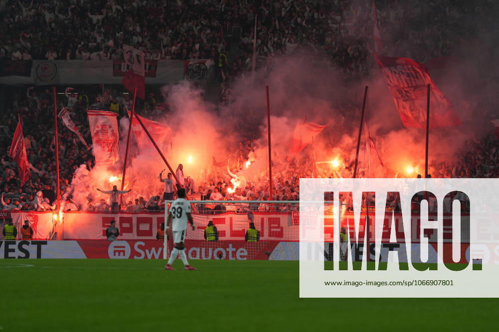 Goal celebration, emotions, goal shot, goal, goal success, goal, hit, pyrotechnics, Bengalo, fire, smoke, pyro, fans, Ultras, Germany, football, UEFA Europa League, matchday 1, league phase, 2025 2026, SC Freiburg vs FC Basel, 24 09 2025, Europa Park Stadion, Freiburg, Germany Freiburg Europa Park Stadion Baden Württemberg Germany