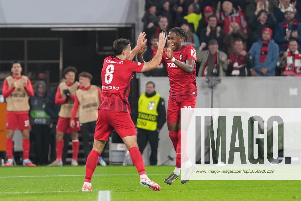 Maximilian Eggestein SC Freiburg, 08 goal celebration, emotions, goal shot, finish, goal success, goal, goal, Junior Adamu SC Freiburg, 20 , Germany, football, UEFA Europa League, 1 matchday, league phase, 2025 2026, SC Freiburg vs FC Basel, 24 09 2025, Europa Park Stadion, Freiburg, Germany Freiburg Europa Park Stadion Baden Württemberg Germany