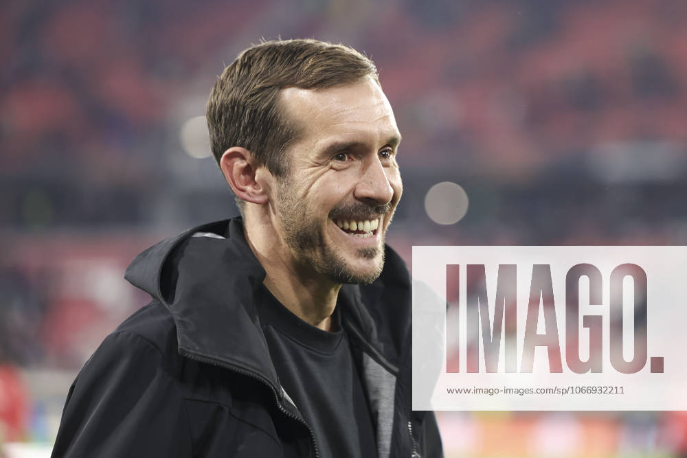 Julian Schuster SC Freiburg, Coach , Germany, Football, UEFA Europa League, Matchday 1, 2025 2026, SC Freiburg vs FC Basel, 24 09 2025, Stadion am Wolfswinkel, Freiburg im Breisgau, Germany Freiburg im Breisgau Stadion am Wolfswinkel Baden Württemberg Germany