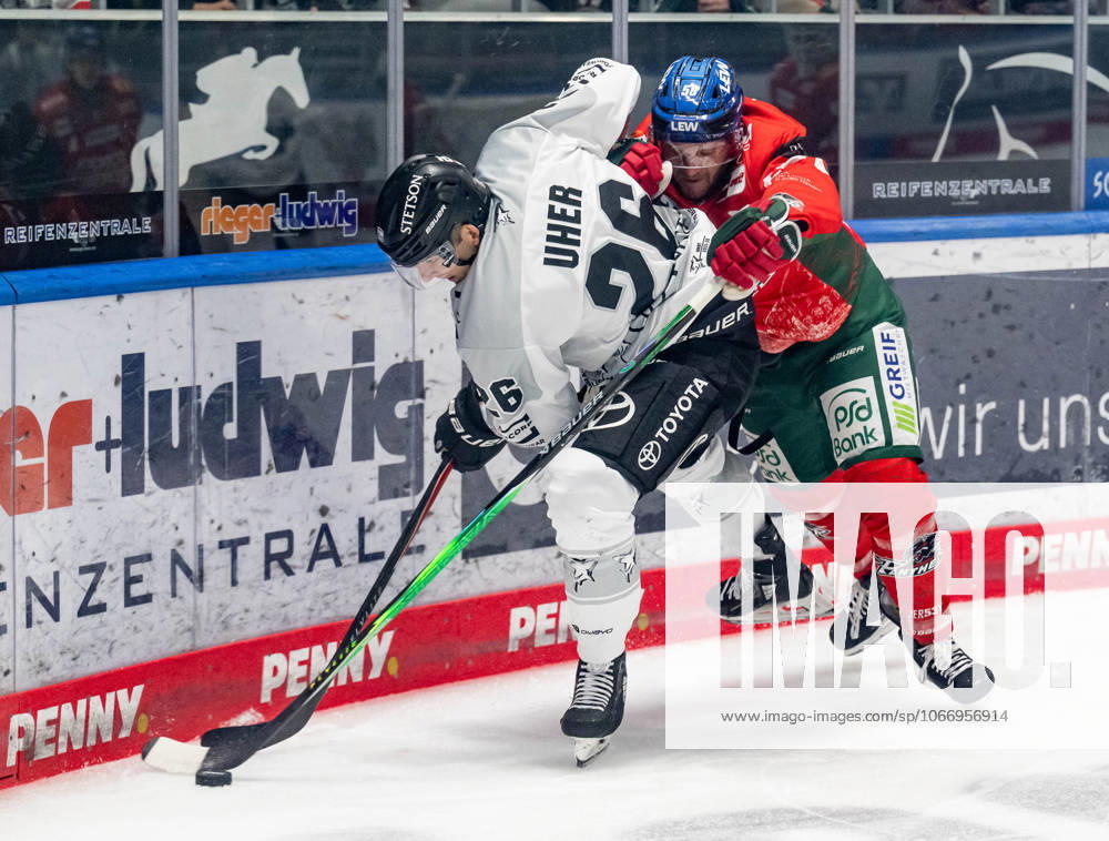 Fight for the puck duel between Dominik Uher Koelner Haie, 26 and Maximilian Renner Augsburger Panther, 58 GER, Augsburger Panther vs Koelner Haie, Ice Hockey, DEL, Matchday 5, Season 2025 2026, 26 09 2025 GER, Augsburger Panther vs Koelner Haie, Ice Hockey, DEL, Matchday 5, Season 2025 2026, 26 09 2025 Augsburg