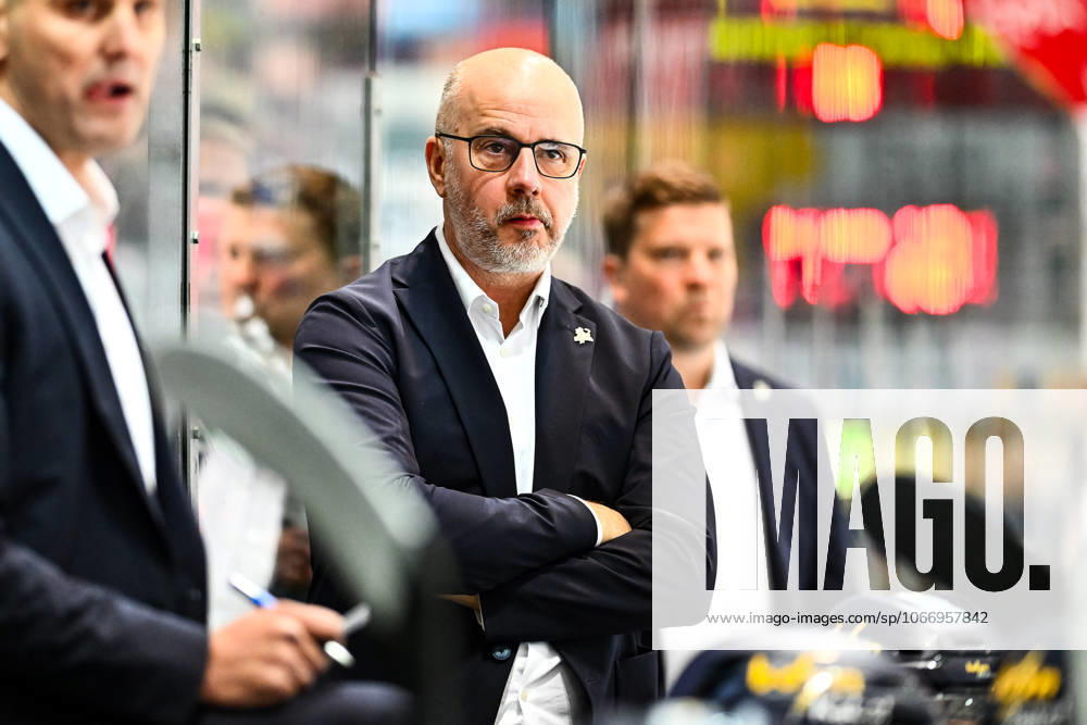 Stefan Nyman Head Coach, Headcoach, Iserlohn Roosters perplexed, disappointed, GER, Iserlohn Roosters vs Fischtown Pinguins Bremerhaven, Ice Hockey, Penny DEL, Matchday 5, Season 2025 2026, 26 09 2025, GER, Iserlohn Roosters vs Fischtown Pinguins Bremerhaven, Ice Hockey, Penny DEL, Matchday 5, Season 2025 2026, 26 09 2025 Iserlohn