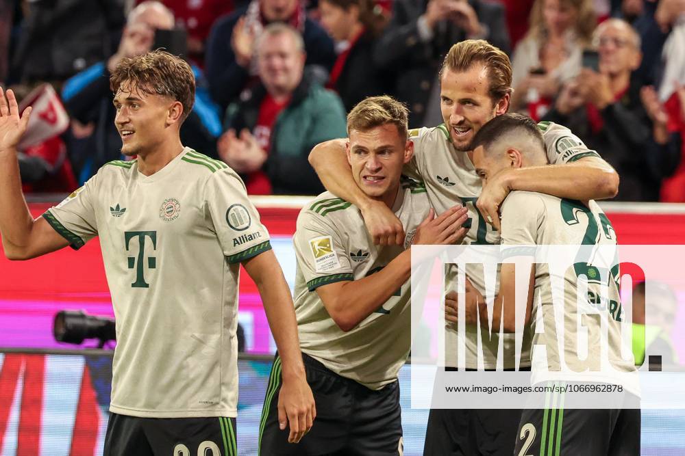 Tom Bischof 20 FC Bayern Muenchen , Joshua Kimmich 6 FC Bayern Muenchen , Harry Kane 9 FC Bayern Muenchen and Raphael Guerreiro 22 FC Bayern Muenchen celebrate the 3 0, FC Bayern Muenchen vs SV Werder Bremen, DFL, Bundesliga, Saison 2025 2026, Allianz Arena, Hinrunde, 5 Spieltag, 26 09 2025 DFB regulations prohibit any use of photographs as image sequences and or quasi video Muenchen Bayern Germany