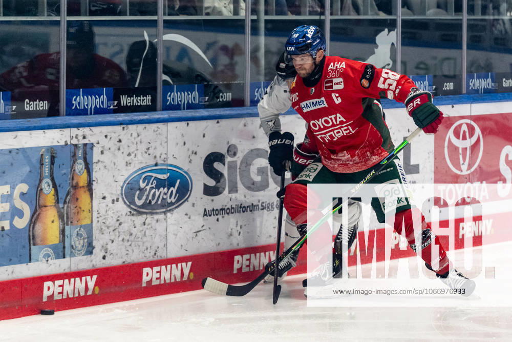 Fight for the puck duel between Dominik Uher Koelner Haie, 26 and Maximilian Renner Augsburger Panther, 58 GER, Augsburger Panther vs Koelner Haie, Ice Hockey, DEL, Matchday 5, Season 2025 2026, 26 09 2025 GER, Augsburger Panther vs Koelner Haie, Ice Hockey, DEL, Matchday 5, Season 2025 2026, 26 09 2025 Augsburg