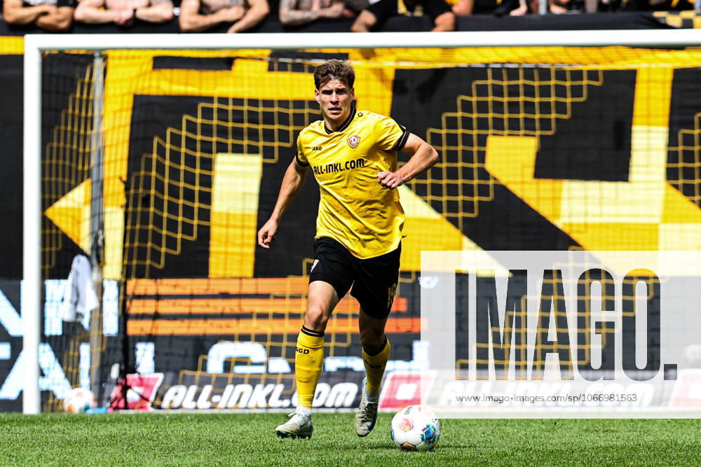 Alexander Rossipal SG Dynamo Dresden,19 2 Soccer Bundesliga Season 2025 2026 SG Dynamo Dresden vs 1 FC Magdeburg at Rudolf Harbig Stadium in Dresden Freisteller,action,soccer,man,men,Germany
