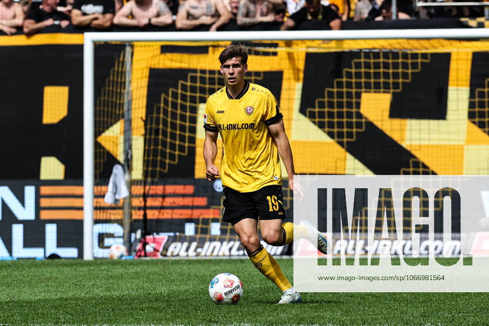 Alexander Rossipal SG Dynamo Dresden,19 2 Soccer Bundesliga Season 2025 2026 SG Dynamo Dresden vs 1 FC Magdeburg at Rudolf Harbig Stadium in Dresden Freisteller,action,soccer,man,men,Germany