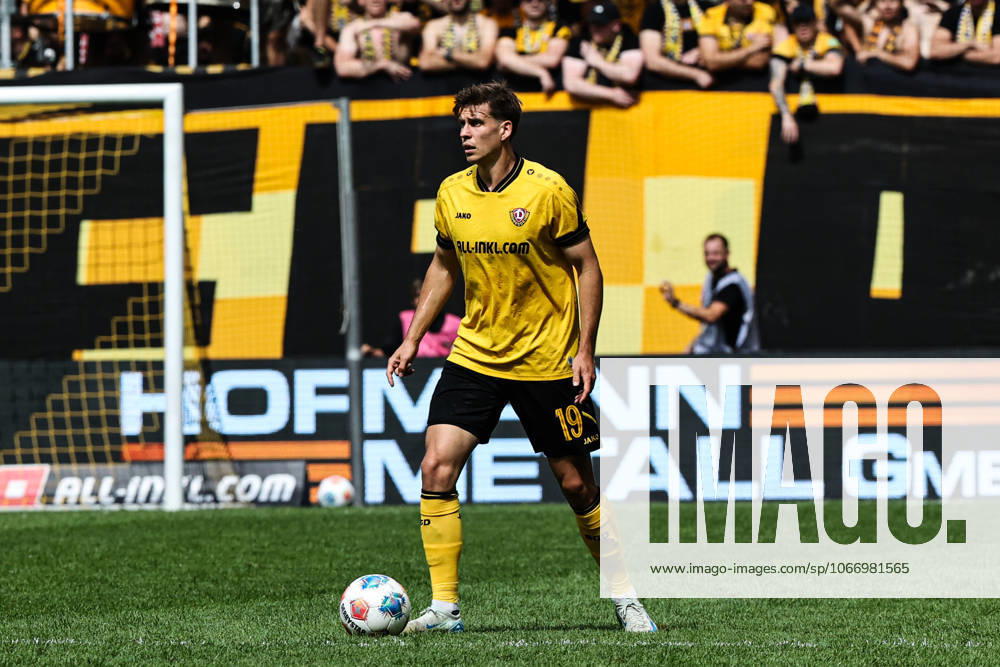 Alexander Rossipal SG Dynamo Dresden,19 2 Soccer Bundesliga Season 2025 2026 SG Dynamo Dresden vs 1 FC Magdeburg at Rudolf Harbig Stadium in Dresden Freisteller,action,soccer,man,men,Germany