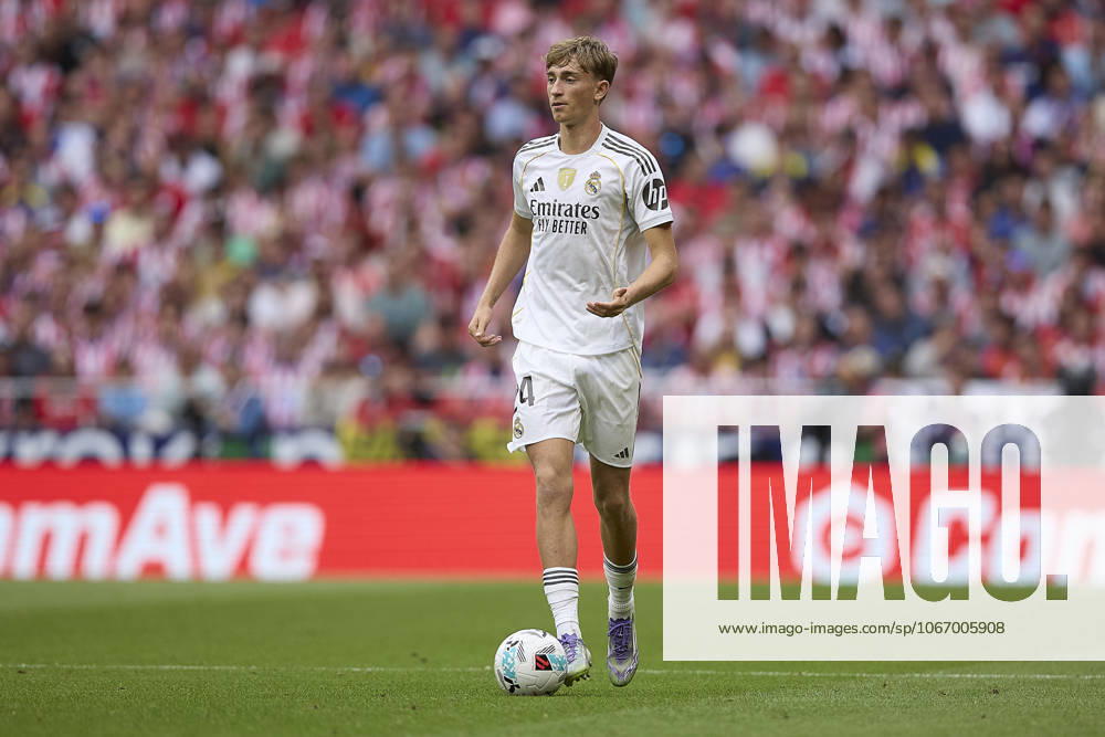 Dean Huijsen (Real Madrid CF) controls the ball during the LaLiga EA Sports match between Atlà tico Madrid v Real Madrid at Riyadh Air Metropolitano on September 27, 2025 in Madrid, Spain. (Photo by Manu Reino DeFodi Images) Dean Huijsen Real Madrid CF controls the ball during the LaLiga EA Sports match between Atlà tico Madrid v Real Madrid at Riyadh Air Metropolitano on September 27, 2025 in Madrid, Spain Photo by Manu Reino DeFodi Images
