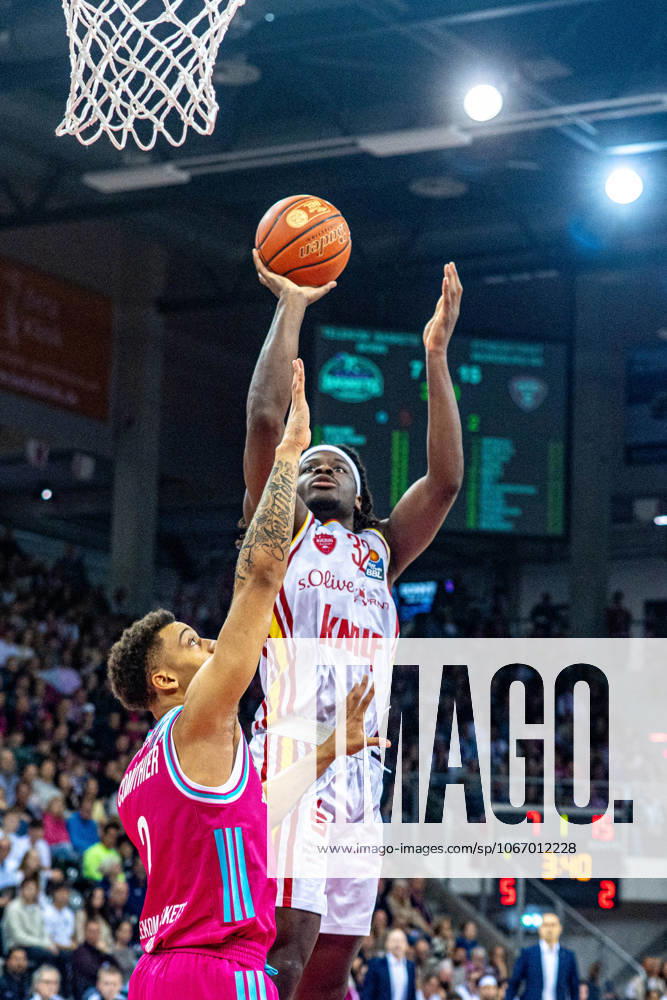 Charles Thompson Fitness First Wuerzburg Baskets, 32 at the basket Telekom Baskets Bonn vs Fitness First Wuerzburg Basketball, Basketball, easy Credit BBL, 01 Matchday, 2025 2026, 27 09 2025 Telekom Baskets Bonn vs Fitness First Wuerzburg Baskets, Basketball, easy Credit BBL, 01 Matchday, 2025 2026, 27 09 2025 Bonn