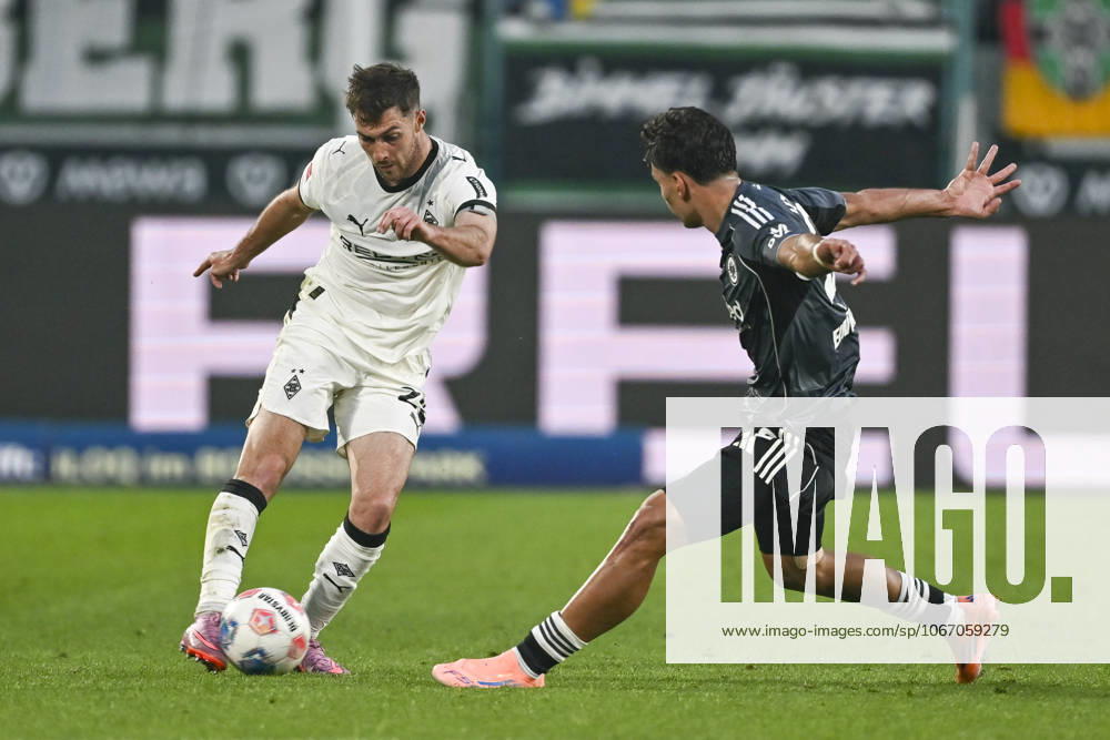 V li in duel Joe Scally Moenchengladbach 29 Can Uzun Frankfurt 42 27 09 2025 Soccer Borussia Moenchengladbach vs Eintracht Frankfurt, Borussia Park, Moenchengladbach, DFB DFL REGULATIONS PROHIBIT ANY USE OF PHOTOGRAPHS AS IMAGE SEQUENCES AND OR QUASI VIDEO