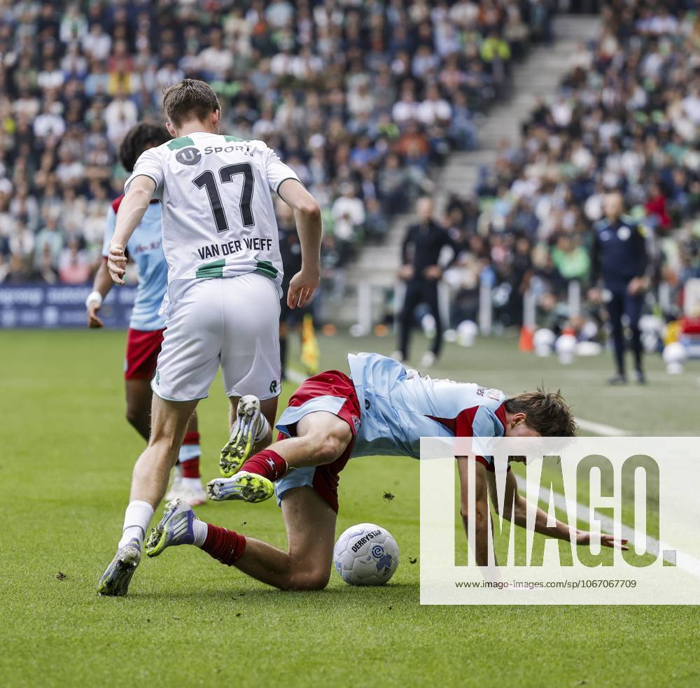GRONINGEN (l-r) David van der Werff of FC Groningen and Leo Sauer of Feyenoord during the Dutch Eredivisie match between FC Groningen and Feyenoord at the Euroborg Stadium on September 28, 2025, in Groningen, Netherlands. ANP VINCENT JANNINK Eredivisie 2025 26 ANPxSportx IVx 537732968 originalFilename: 537732968