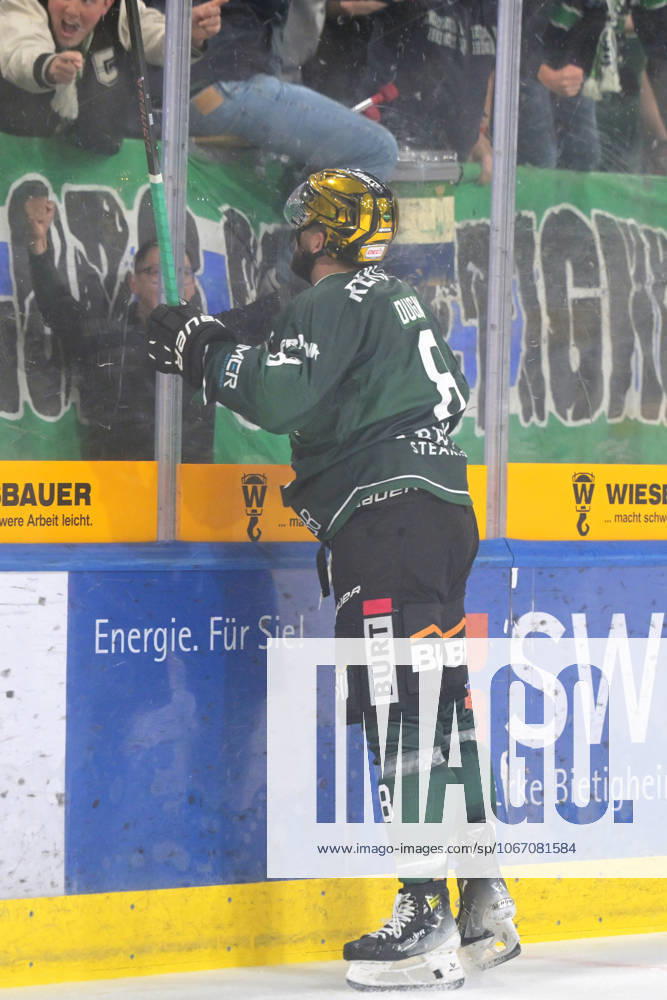 Goal, goal celebration for 1 2 of the Bietigheim Steelers by Jack Dugan Bietigheim Steelers, 08 Bietigheim Steelers vs Starbulls Rosenheim , Ice Hockey, DEL 2, Matchday 5, Season 2025 2026, 28 09 2025 Bietigheim Steelers vs Starbulls Rosenheim , Ice Hockey, DEL 2, Matchday 5, Season 2025 2026, 28 09 2025 Bietigheim