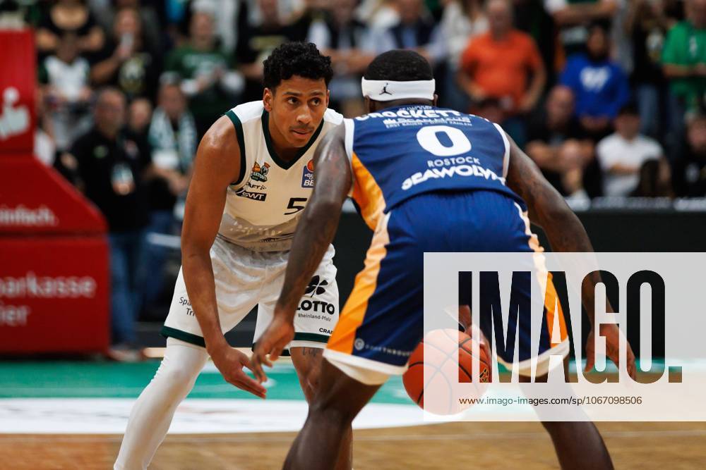 Eli Brooks Gladiators Trier in a duel with TJ Crockett Rostock Seawolves , Vet Concept Gladiators Trier vs Rostock Seawolves, Basketball, easyCredit BBL, 1 Spieltag, Saison 2025 2026, 28 09 2025 DFB regulations prohibit any use of photographs as image sequences and or quasi video Vet Concept Gladiators Trier vs Rostock Seawolves, Basketball, easyCredit BBL, 1 Spieltag, Saison 2025 2026