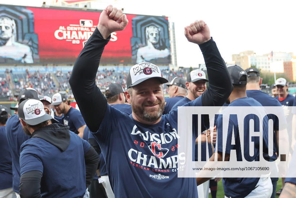 Cleveland Guardians manager Stephen Vogt celebrates after the Guardians beat the Texas Rangers 9-8 in 10 innings at Progressive Field in Cleveland, Ohio on Sunday, September 28, 2025. CLE20250928123 AARONxJOSEFCZYK