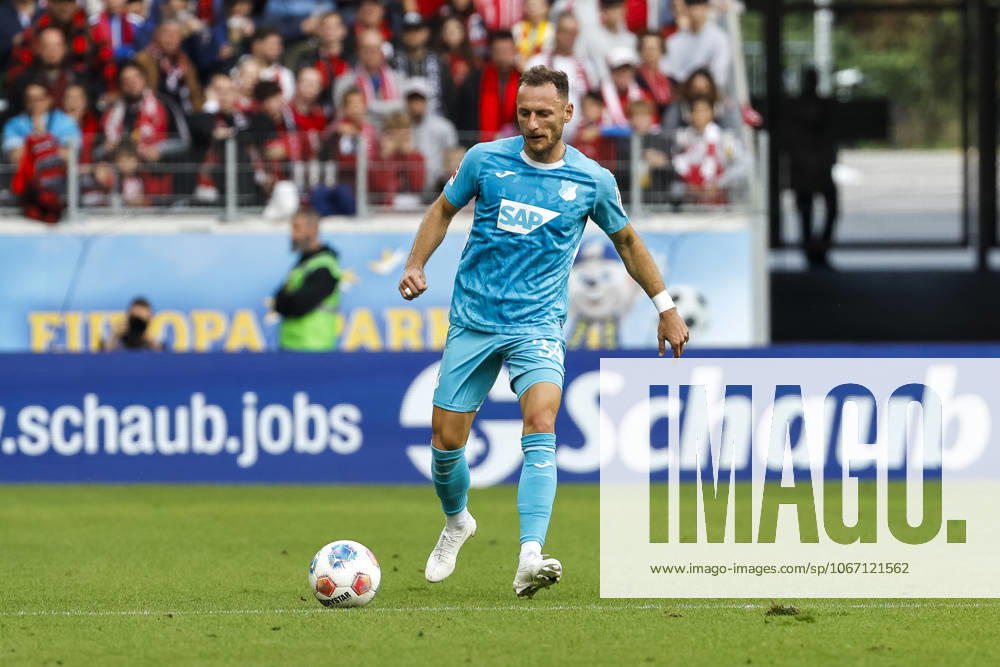 Vladimir Coufal TSG Hoffenheim, 34 on the ball , Germany, Soccer, 1 Bundesliga, Matchday 5, 2025 2026, SC Freiburg vs TSG 1899 Hoffenheim, 28 09 2025, Europa Park Stadion, Freiburg im Breisgau, Germany Freiburg im Breisgau Europa Park Stadion Baden Württemberg Germany