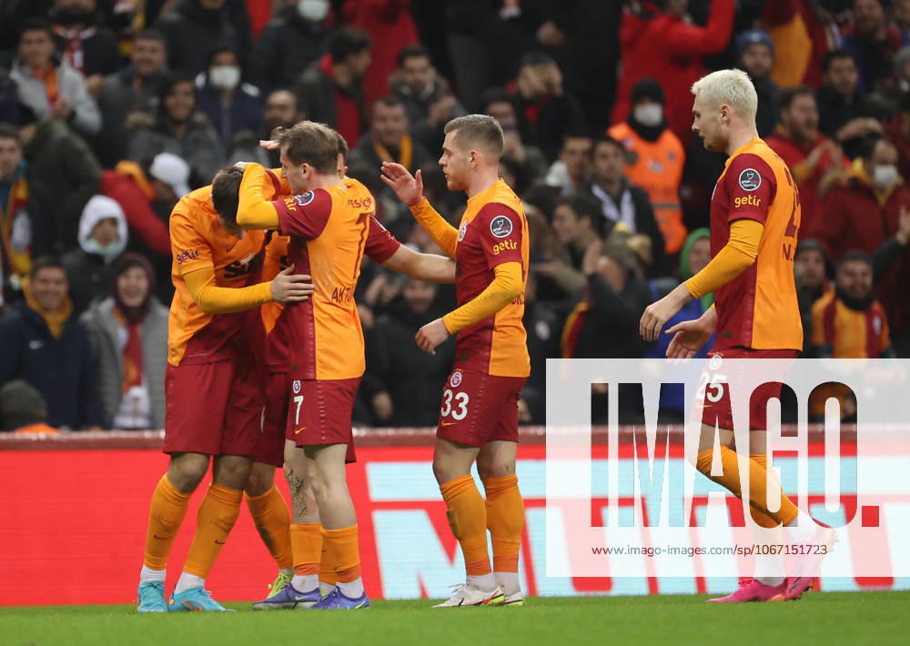 Galatasaray v Kasimpasa - Turkish Super Lig ISTANBUL, TURKIYE - JANUARY 20: Galatasaray players celebrate a goal during Turkish Super Lig week 22 soccer match between Galatasaray and Kasimpasa in Istanbul, Turkiye on January 20, 2022. Istanbul Turkey. Editorial use only. Please get in touch for any other usage.