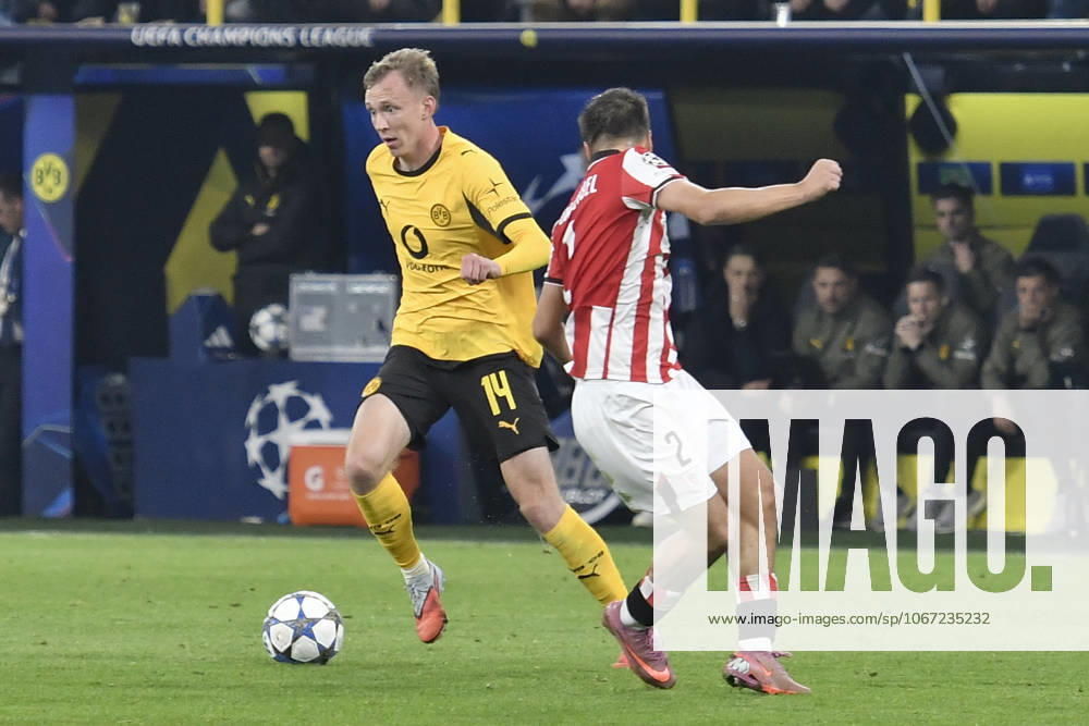From left in duel Maximilian Beier Dortmund 14 Andoni Gorosabel Bilbao 2 01 04 2025 Soccer, Champions League, Borussia Dortmund vs Athletic Club de Bilbao, Signal Iduna Park, Dortmund,