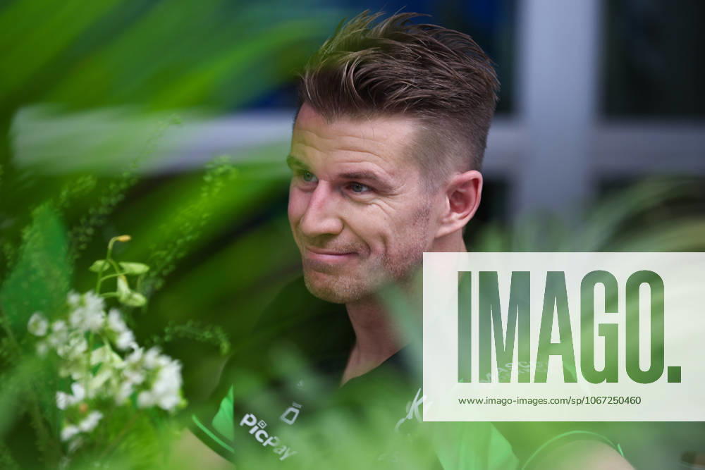 F1 - SINGAPORE GRAND PRIX 2025 HULKENBERG Nico (ger), Stake F1 Team Kick C45, portrait during the 2025 Formula 1 Singapore Grand Prix, 18th round of the 2025 FIA Formula One World Championship, WM, Weltmeisterschaft from October 3 to 5, 2025 on the Marina Bay Street Circuit, in Singapore - SingaporeSingapore