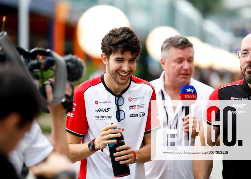 F1 - SINGAPORE GRAND PRIX 2025 OCON Esteban (fra), Haas F1 Team VF-25, portrait during the 2025 Formula 1 Singapore Grand Prix, 18th round of the 2025 FIA Formula One World Championship, WM, Weltmeisterschaft from October 3 to 5, 2025 on the Marina Bay Street Circuit, in Singapore - SingaporeSingapore