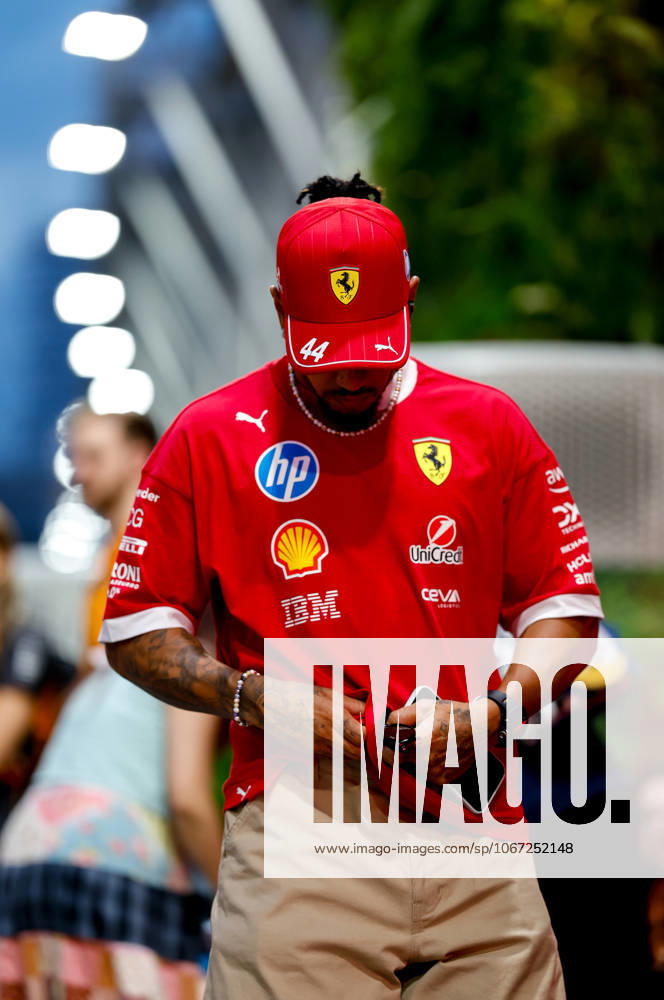 F1 - SINGAPORE GRAND PRIX 2025 HAMILTON Lewis (gbr), Scuderia Ferrari SF-25, portrait during the 2025 Formula 1 Singapore Grand Prix, 18th round of the 2025 FIA Formula One World Championship, WM, Weltmeisterschaft from October 3 to 5, 2025 on the Marina Bay Street Circuit, in Singapore - SingaporeSingapore