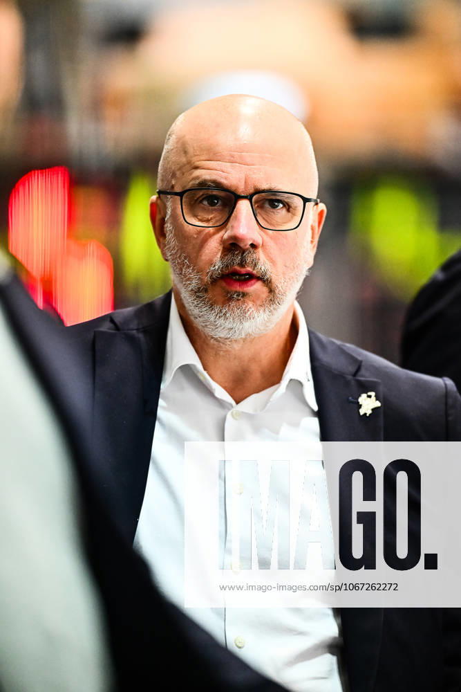 Stefan Nyman Head Coach, Head Coach, Iserlohn Roosters , GER, Iserlohn Roosters vs Loewen Frankfurt, Ice Hockey, Penny DEL, Matchday 7, Season 2025 2026, 02 10 2025, GER, Iserlohn Roosters vs Loewen Frankfurt, Ice Hockey, Penny DEL, Matchday 7, Season 2025 2026, 02 10 2025 Iserlohn