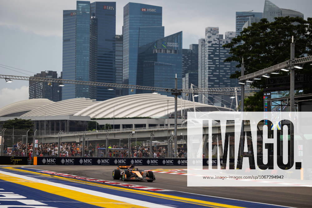 F1 - SINGAPORE GRAND PRIX 2025 81 PIASTRI Oscar (aus), McLaren F1 Team MCL39, action during the 2025 Formula 1 Singapore Grand Prix, 18th round of the 2025 FIA Formula One World Championship, WM, Weltmeisterschaft from October 3 to 5, 2025 on the Marina Bay Street Circuit, in Singapore - SingaporeSingapore