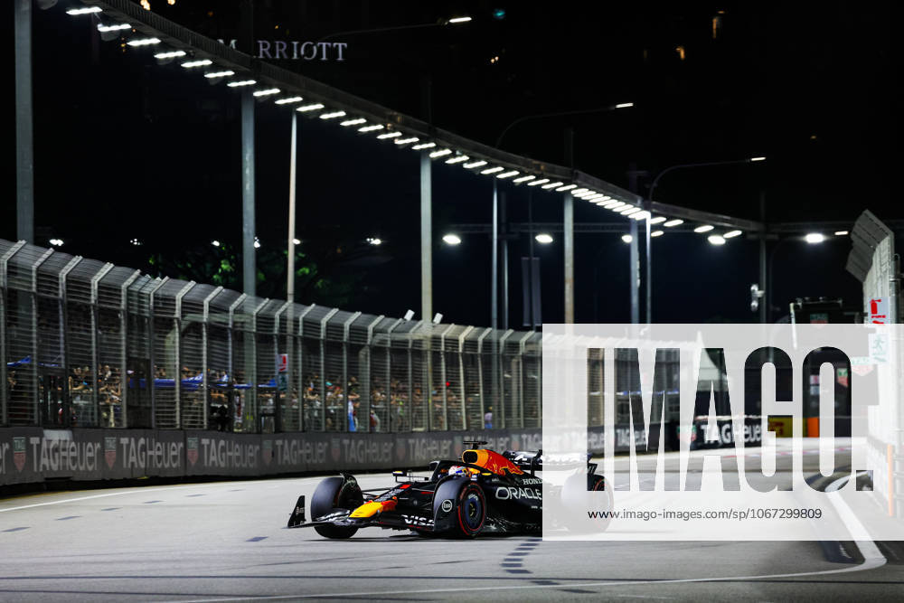 F1 - SINGAPORE GRAND PRIX 2025 01 VERSTAPPEN Max (nld), Red Bull Racing RB21, action during the 2025 Formula 1 Singapore Grand Prix, 18th round of the 2025 FIA Formula One World Championship, WM, Weltmeisterschaft from October 3 to 5, 2025 on the Marina Bay Street Circuit, in Singapore - SingaporeSingapore