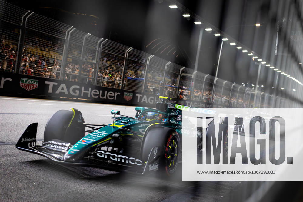 F1 - SINGAPORE GRAND PRIX 2025 14 ALONSO Fernando (spa), Aston Martin F1 Team AMR24, action during the 2025 Formula 1 Singapore Grand Prix, 18th round of the 2025 FIA Formula One World Championship, WM, Weltmeisterschaft from October 3 to 5, 2025 on the Marina Bay Street Circuit, in Singapore - SingaporeSingapore